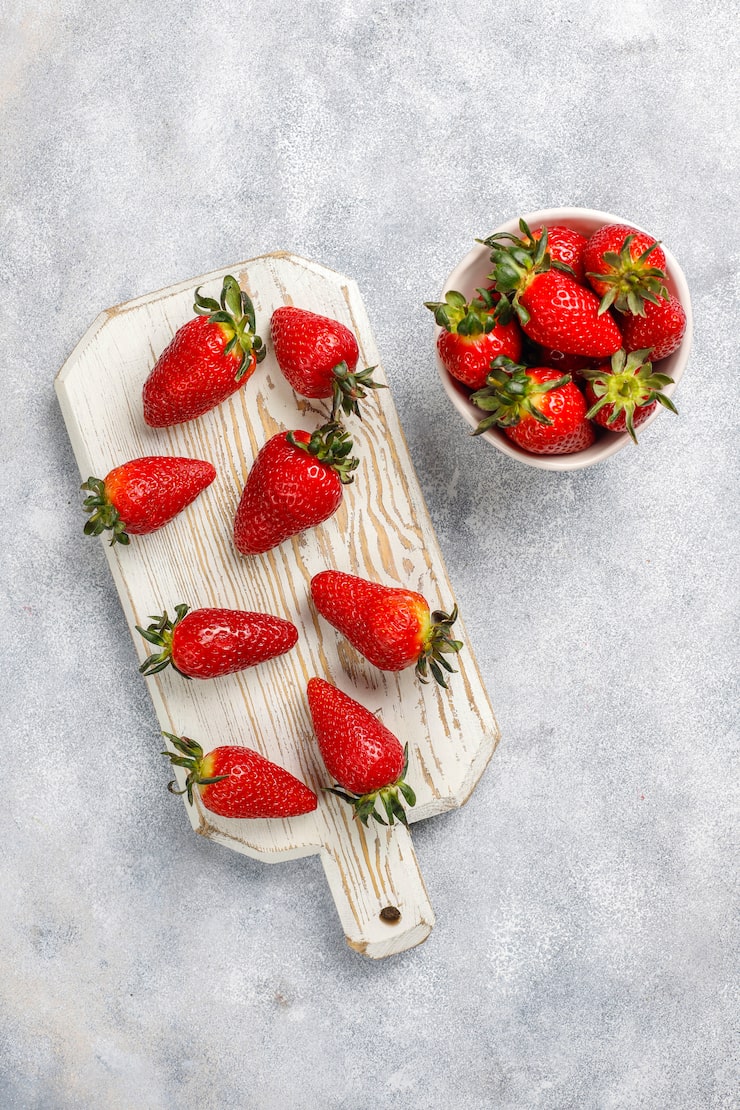 No-Bake Strawberry Shortcake–Flavored Almond Bites